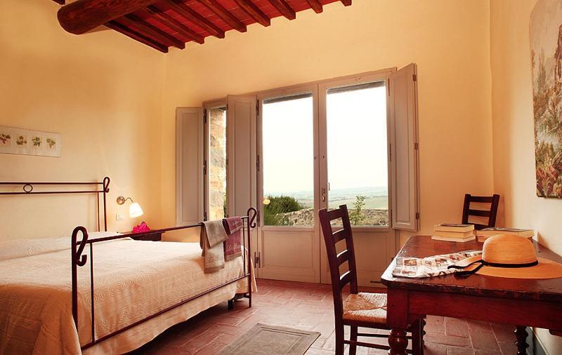 Agriturismo Podere La Casa Montalcino Luaran gambar